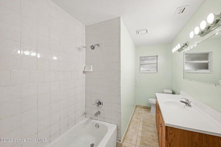 2292 Lakeview Drive, Melbourne, FL, 32935 photo 11