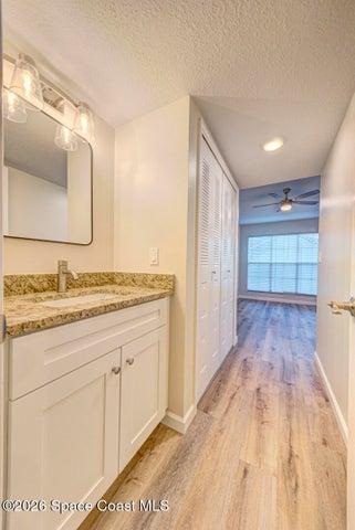 bedroom 2 ensuite vanity