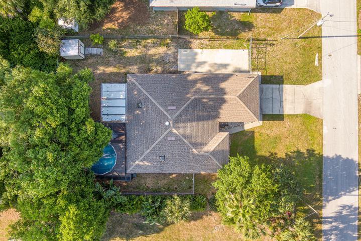Note hip roof