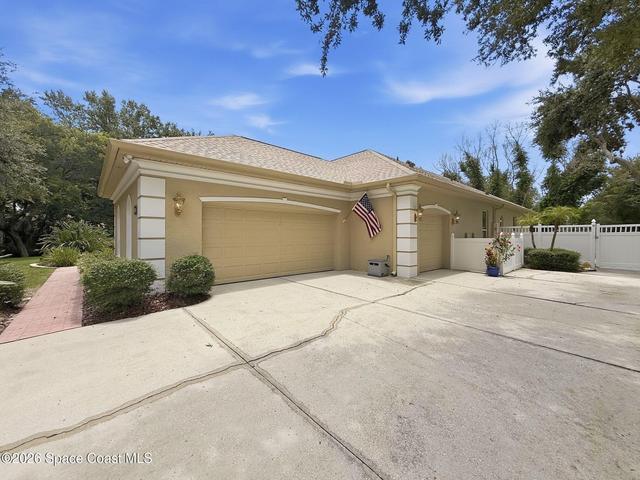 3 Car Garage