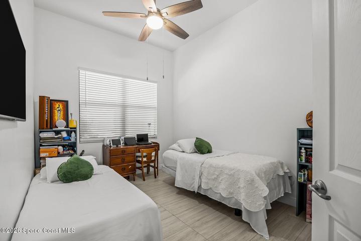 Ideal for guests, children, or a home office, this versatile bedroom offers flexibility to accommodate a variety of lifestyles and changing needs.