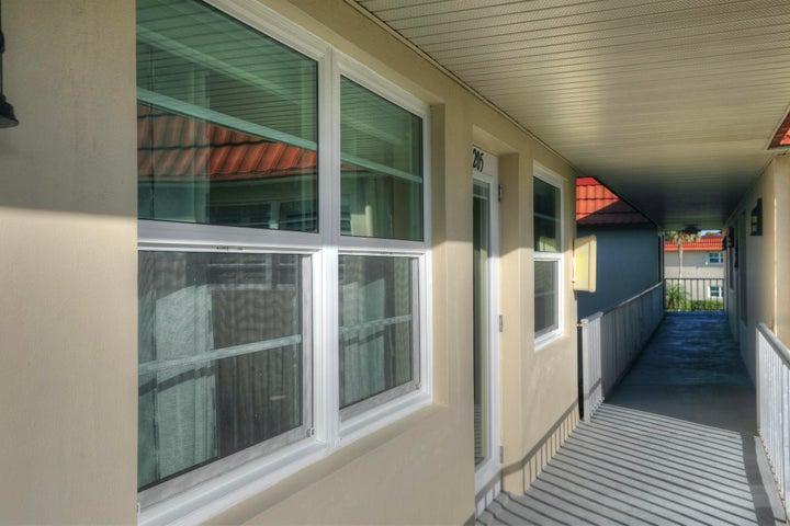 32 Pine Arbor Lane 205, Vero Beach, FL, 32962 photo 4