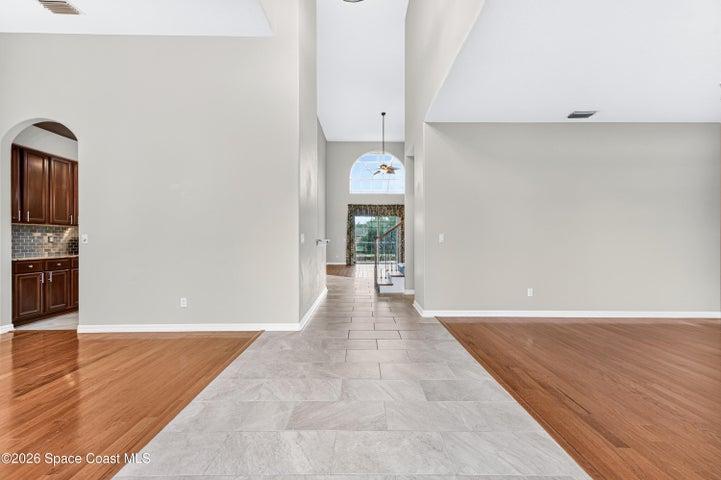 Connects Dining Room and Living Room