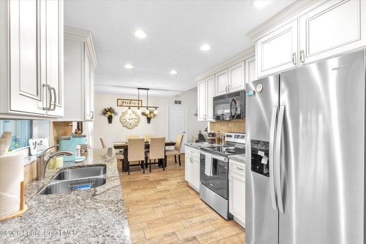 233 Cinnamon Lake Circle, Melbourne, FL, 32901 photo 4