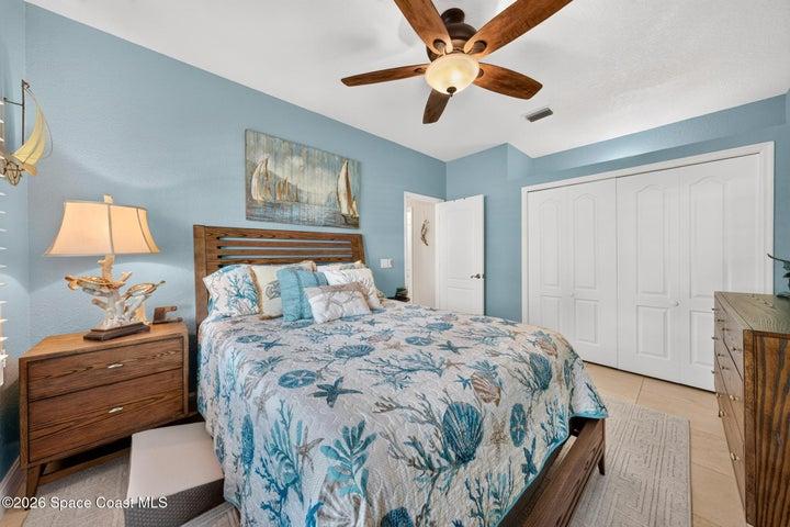 Large downstairs bedroom