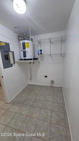 VERY SPACIOUS LAUNDRY/UTILITY ROOM