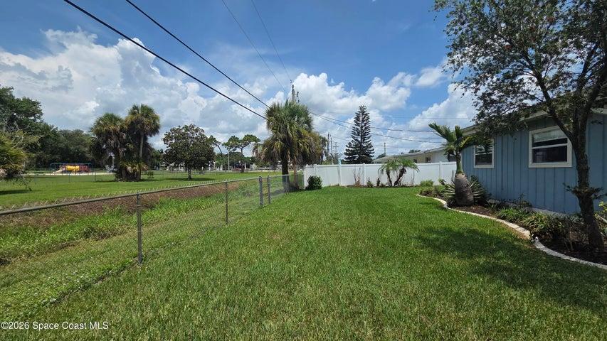 AMPLE REAR YARD LEADING TO CITY GREENSPACE/PARK