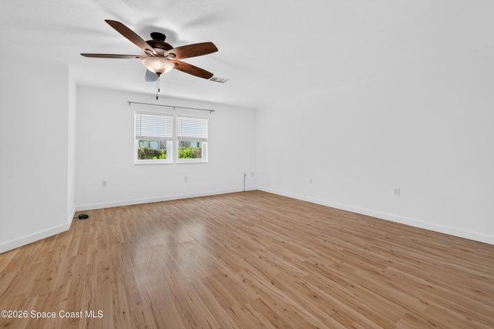 Huge primary bedroom