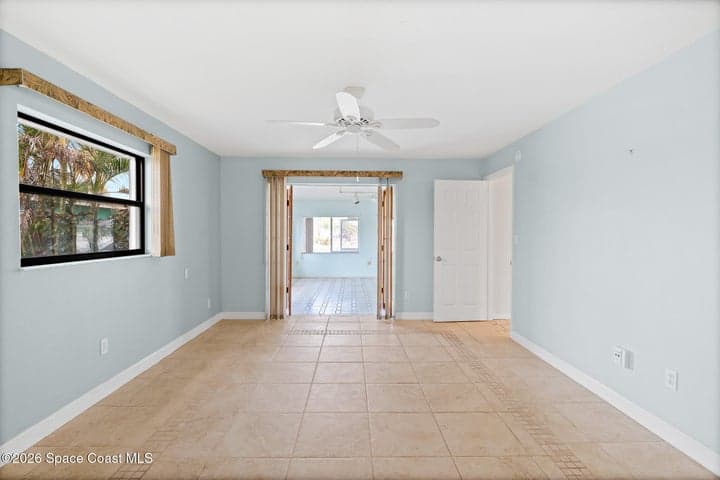 Split Floor Plan!