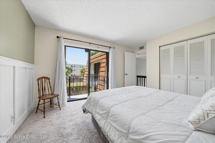 also with a balcony