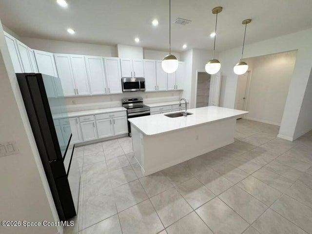 Quartz Counters. All Appliances included.