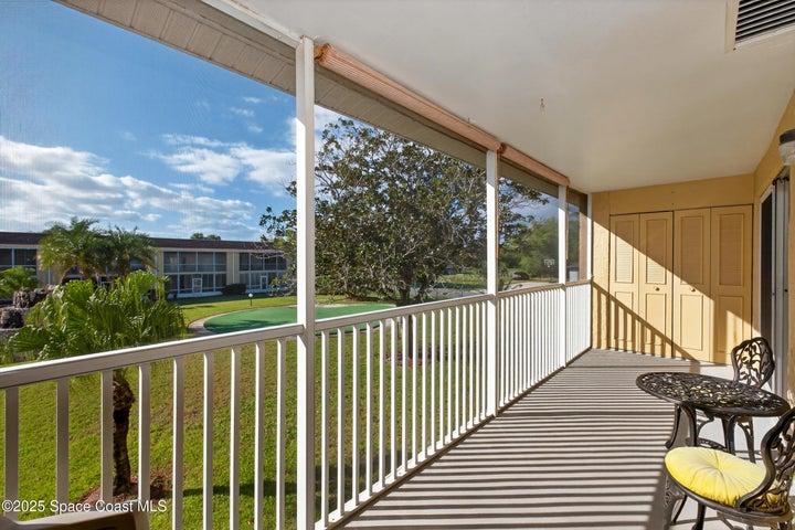 Nice View of the Putting Green while enjoying your Balcony