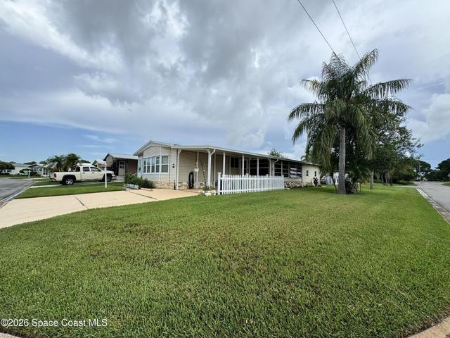 Exterior Right Front