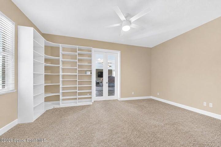 Library/ game room/ office/ storage, enters in to extra large bonus room