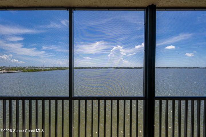 Private Screened Patio