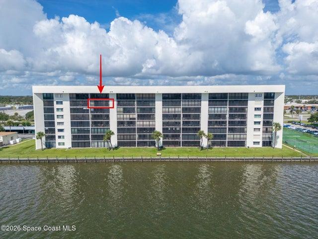 7th Floor Condo with Balcony Patio