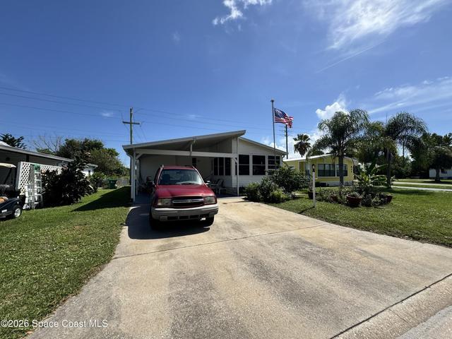 Exterior Front left