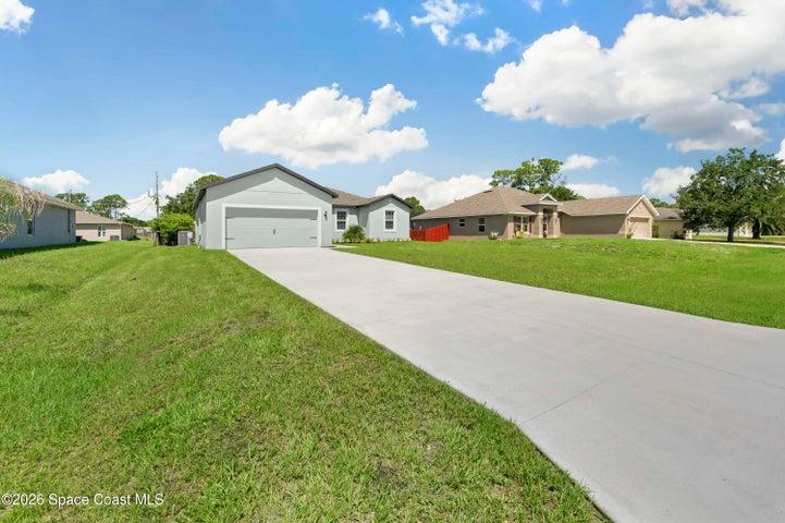 810 De Groodt Road SW, Palm Bay