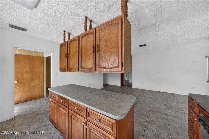 Kitchen island