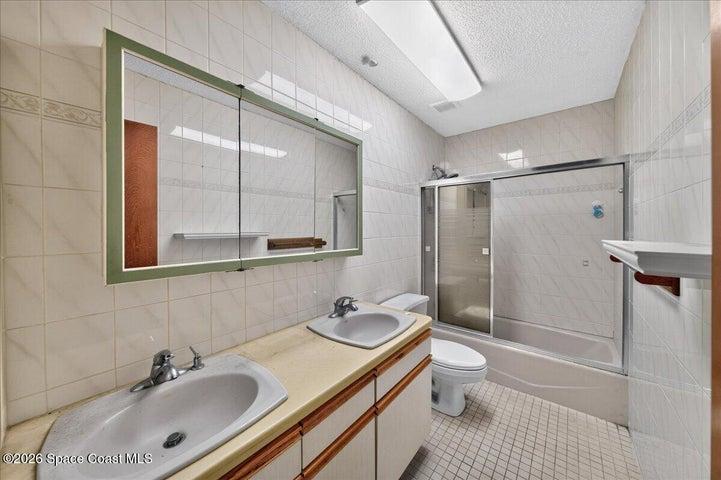 Bathroom Tub/Shower combo