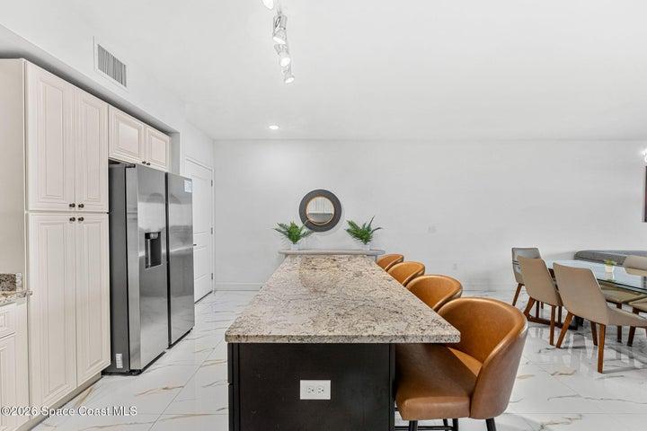 Samsung smart appliances bring connected convenience to a kitchen designed for everyday living and entertaining.