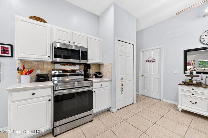 2130 Stratford Pointe Drive, West Melbourne, FL, 32904 photo 11