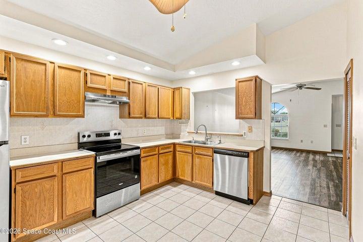 910 Cross Lake Drive, Melbourne, FL, 32901 photo 10