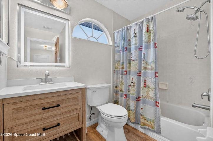 2nd floor bathroom