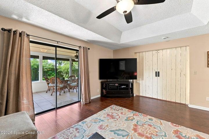 Behind the living room’s custom barn doors, you’ll find an additional versatile flex space, perfect for an office, guest room, or whatever you prefer.