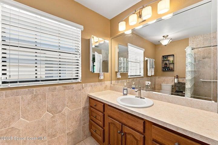 Private en-suite bathroom