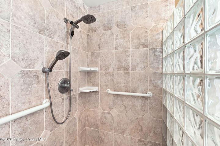 Private en-suite bathroom.