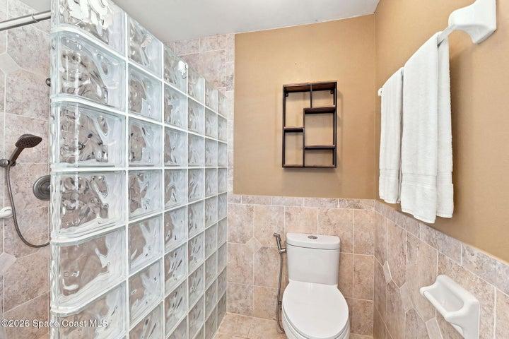 Private en-suite bathroom.