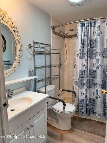 Guest Bathroom w/walk in shower