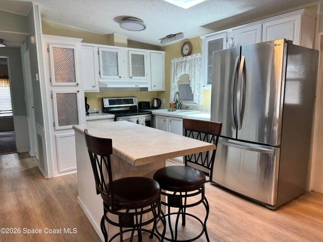 Island Kitchen w/skylight