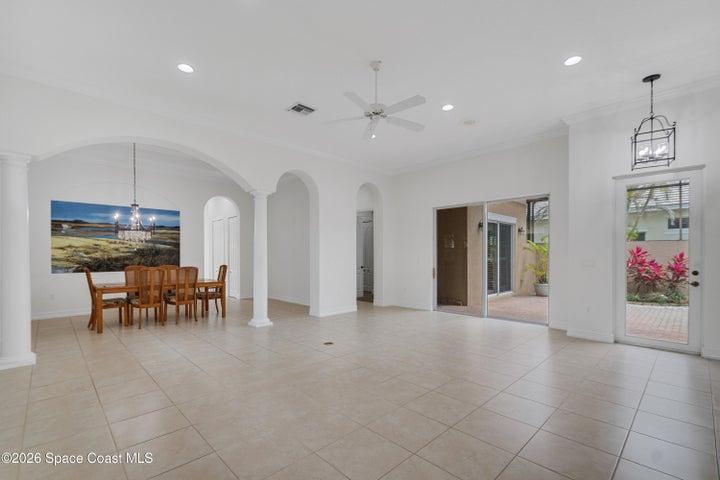 Dining room to courtyard