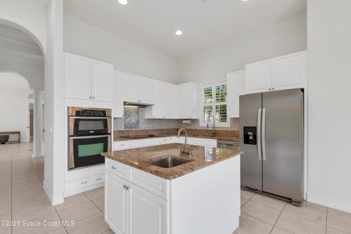 Kitchen with island