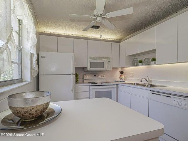 50 Woodland Drive 202, Vero Beach, FL, 32962 photo 7