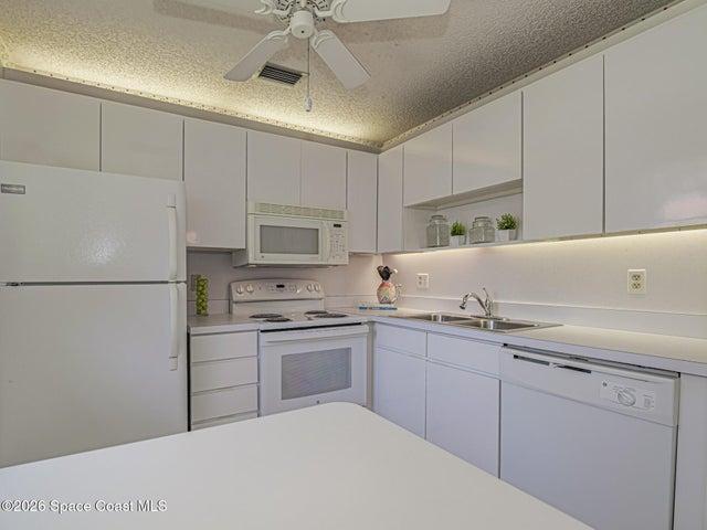 50 Woodland Drive 202, Vero Beach, FL, 32962 photo 8