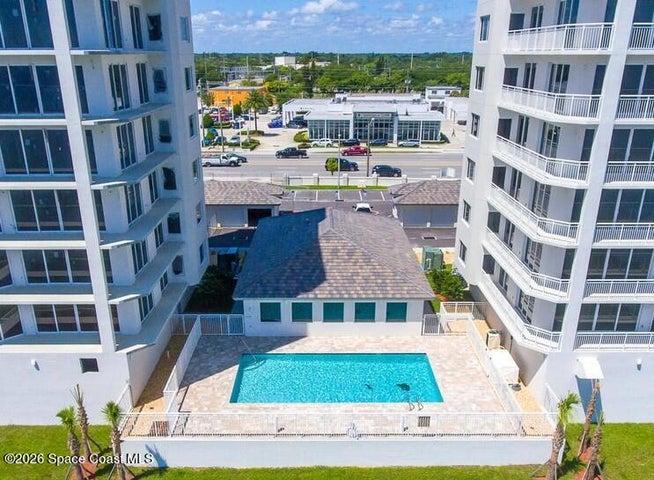 Community POOL HEATED