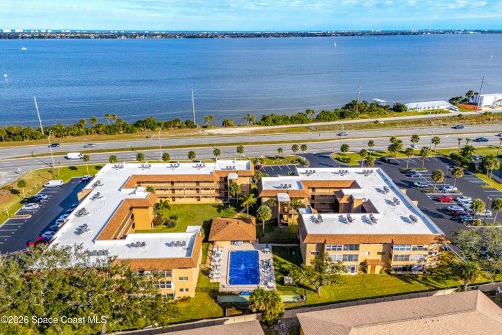 Direct views of Florida's famous Intracoastal Waterway