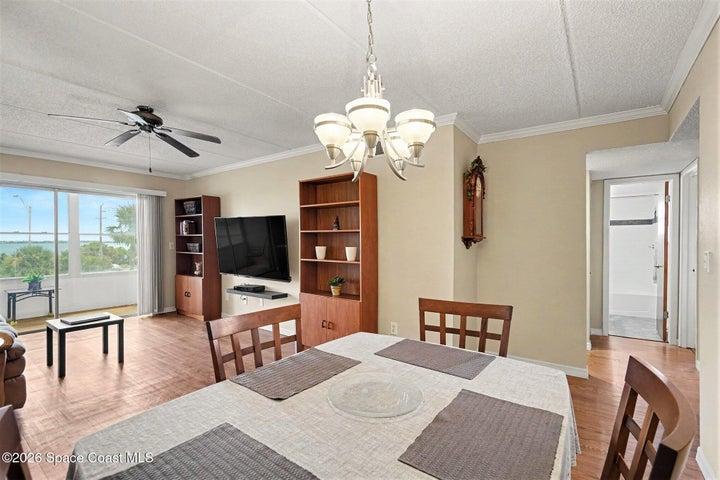 open floor plan-Dining area adjacent to living room