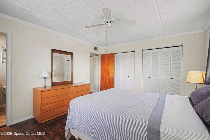 Roomy master en-suite bedroom