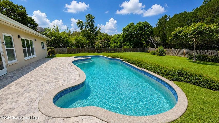 AI Cleanup and Retouch Pool View