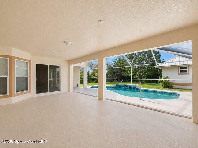 Covered Patio Family room slider