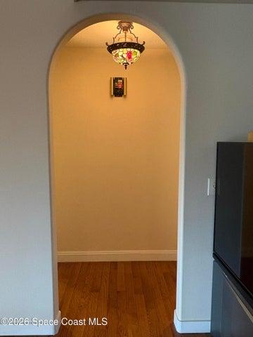 Hall arch to 2 additional bedrooms