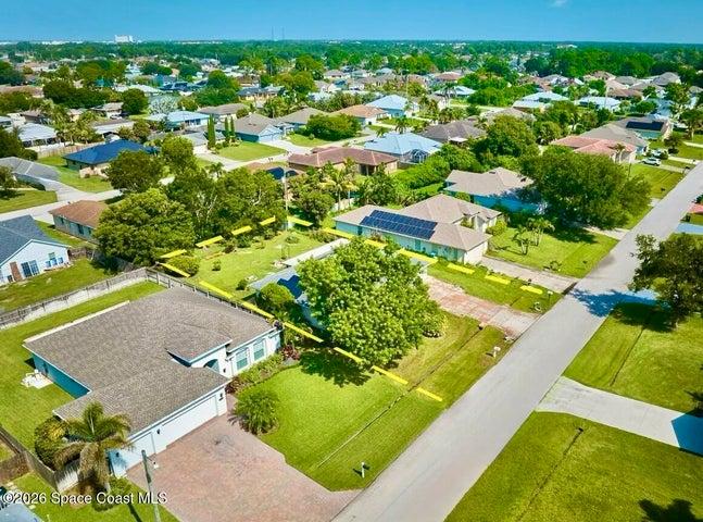 CBS Vintage Charmer loc'd in a desirable neighborhood now surrounded by Newer Constructed Homes. Ideal for INVESTORS, RENOVATORS and/or BUYERS w/a Vision. 2BR, 2BA, 2CGar w/500+sf cov'd screened lanai overlooking a spacious backyard