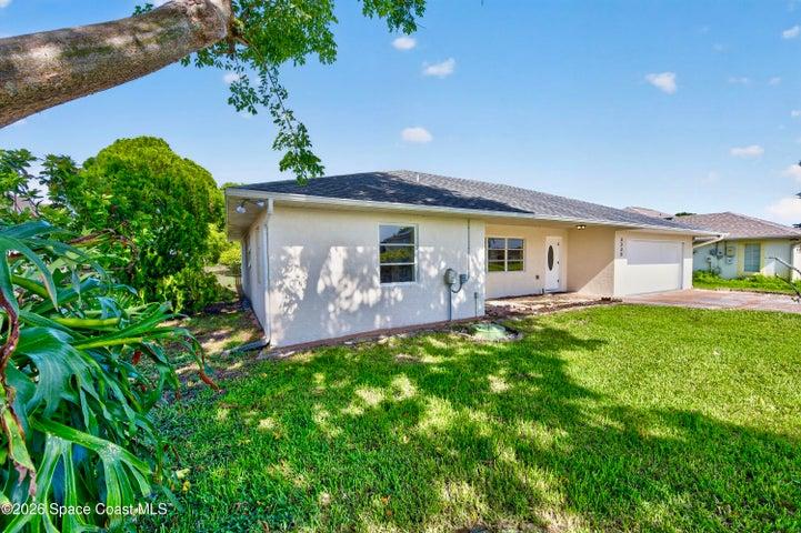 CBS Vintage Charmer loc'd in a desirable neighborhood now surrounded by Newer Constructed Homes. Ideal for INVESTORS, RENOVATORS and/or BUYERS w/a Vision. 2BR, 2BA, 2CGar w/500+sf cov'd screened lanai overlooking a spacious backyard