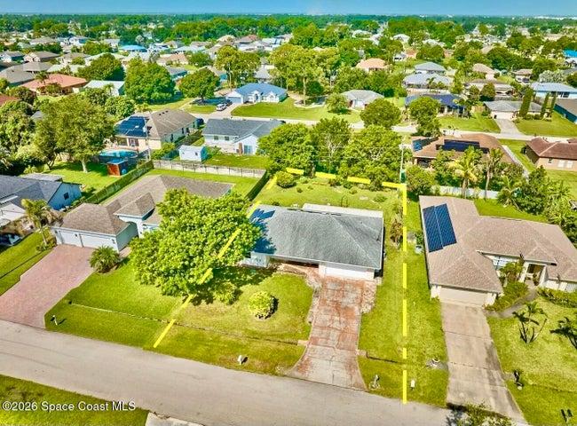 CBS Vintage Charmer loc'd in a desirable neighborhood now surrounded by Newer Constructed Homes.