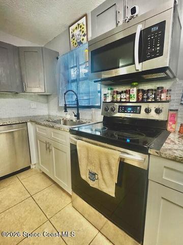 stainless steel appliances with plenty of storage