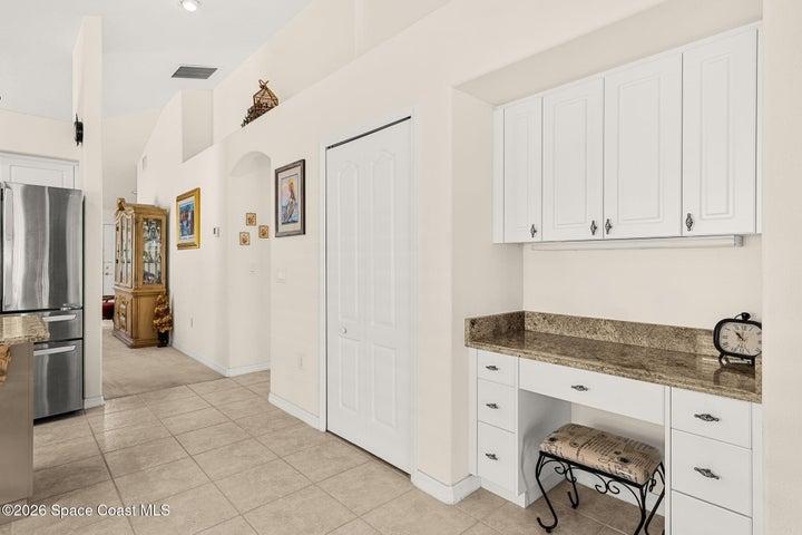 Built-in Desk & extra Storage